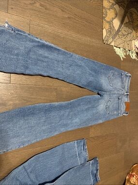 Classic High-Rise Light Blue Women's Jeans